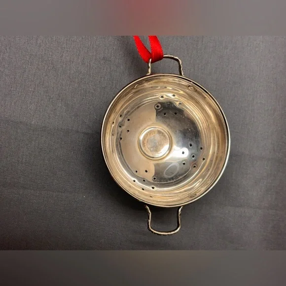 Christmas Vintage 3 Piece Silver Plated Tea Pot, Sauce Pan & Colander Ornaments - Picture 11 of 15